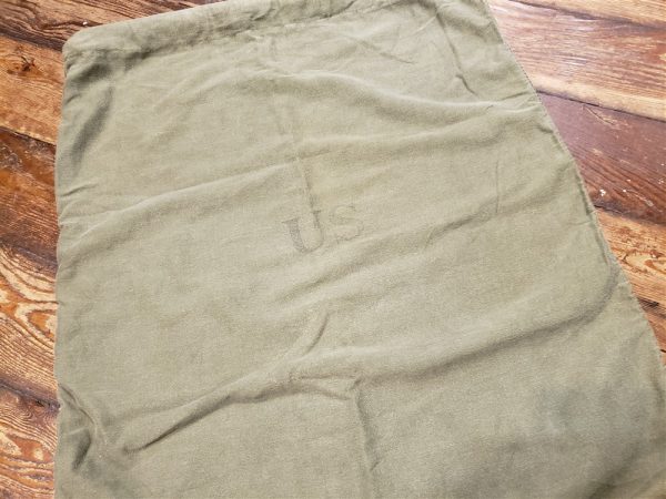 clothing-ditty-bag-1972-field pack-soldier-vietnam