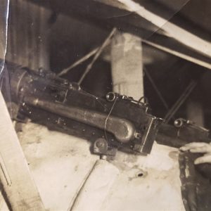 photo-world-war-pilot-with-maxim-machine-guns-on-plane