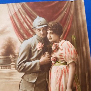 french-world-war-post-card-of-2-french-lovers-with-writing-on-the-back