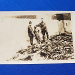 photo-of-2-soldiers-holding-a-rotting-hard-corpse-up-in-a-burial-pit-of-german-dead-world-war-one