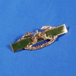 armor-inf-infantry-combat-badge-bdg-1950's-issue-in-green-enamel-for-tank-and-armored-units-with-clutches