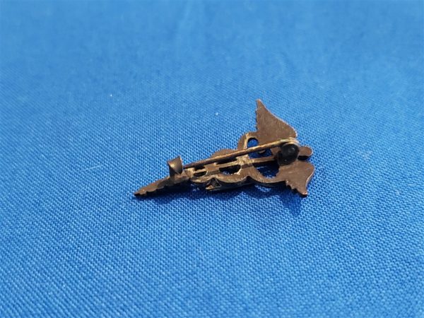 world-war-one-officers-dentist-insignia-with-pin-back-letter-d-insig-wwi