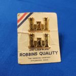 insignia-ofcr-eng-engineer-collar-on-robbins-card-clutch-back-wwii