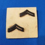 usmc-cpl-corporal-insignia-on-original-card-metal-screw-back-type-1950s