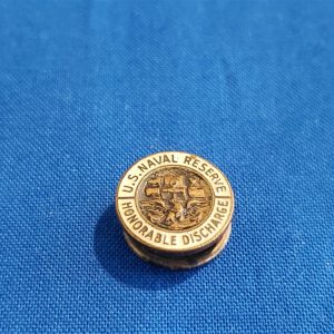 world-war-one-navy-reserrve-discharge-pin-in-all-white-enamel-disch-resrv