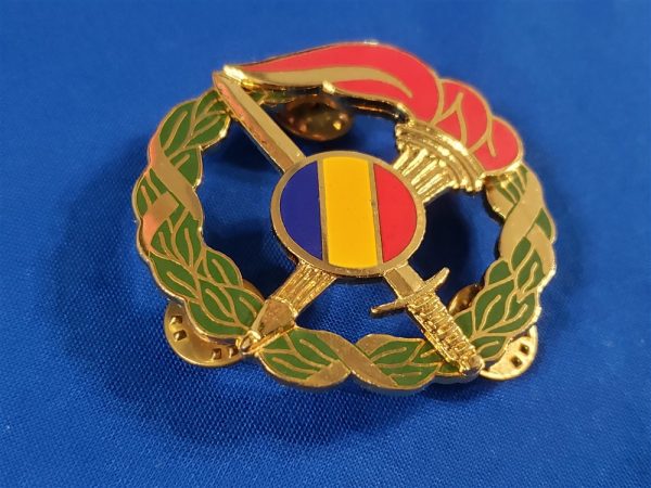 pocket-badge-instructor-infantry-training-school-enamel-clutch-back