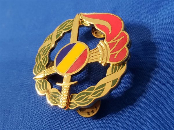 pocket-badge-instructor-infantry-training-school-enamel-clutch-back