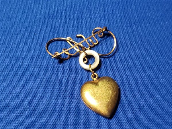 sweetheart-world-war-two-wire-photo-broach-with-heart-and-pearl-ring-sweethrt-wwii-back-size