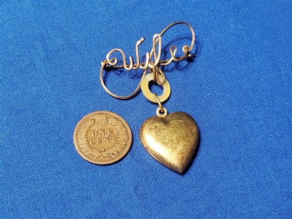 sweetheart-world-war-two-wire-photo-broach-with-heart-and-pearl-ring-sweethrt-wwii-back-size