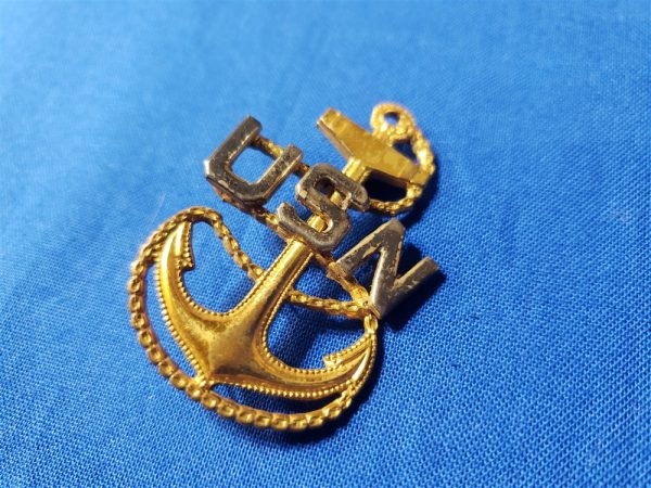 cpo-navy-visor-cap-device-wwii-acid-test-pin-back-gold-insignia