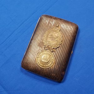 german-pilot-wwi-cigar-case-with-badge-and-belt-motto-plate.back-inside