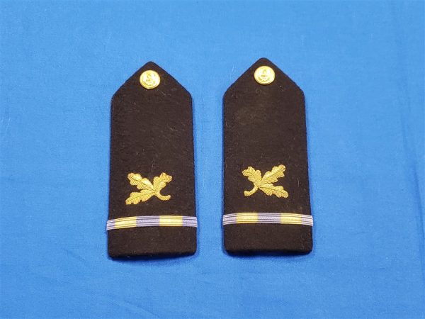 Shoulder Mark Pay Clerk By Mars 1950s. BY MARS. This is a Super excellent condition set of CWO1 navy shoulder boards for a supply officer. Excellent 2 tone early type bullion leaves and the bullion strap. A very nice, matched set