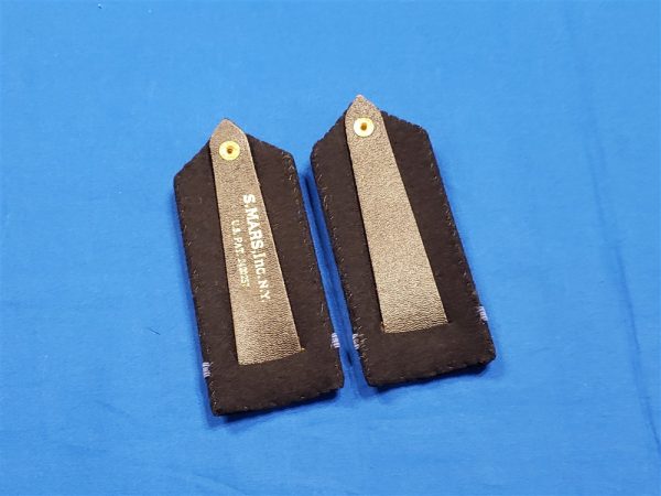 Shoulder Mark Pay Clerk By Mars 1950s. BY MARS. This is a Super excellent condition set of CWO1 navy shoulder boards for a supply officer. Excellent 2 tone early type bullion leaves and the bullion strap. A very nice, matched set