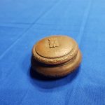 trench-art-snuff-container-with-arras-coat-arms-on-top-inside