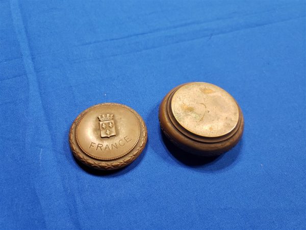 trench-art-snuff-container-with-arras-coat-arms-on-top-inside