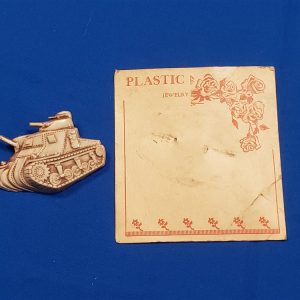 sweetheart-plastic-m3-tank-on-the-original-factory-card-broach-with-pin