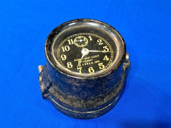 world-war-two-naval-deck-time-clock-seth-thomas-produced-in-bakelite-case-dated-41