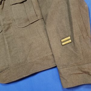 Tunic 95th Div Engineer with T3 rank and 3 battle stars. This is an excellent condition WWII tunic. 1944 dated with 1 moth bite on lapel as seen in the photo. Excellent patches with original screw on collar insignia and early embroidered