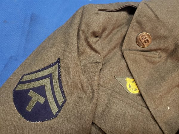 Tunic 95th Div Engineer with T3 rank and 3 battle stars. This is an excellent condition WWII tunic. 1944 dated with 1 moth bite on lapel as seen in the photo. Excellent patches with original screw on collar insignia and early embroidered