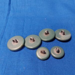 plastic-wwii-womans-buttons-marine-corps-green