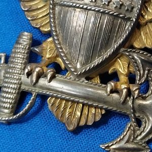 visor-uscg-insignia-world-war-two-sterling-with-gold-and-mohair