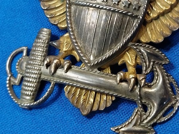 visor-uscg-insignia-world-war-two-sterling-with-gold-and-mohair