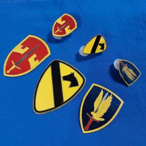 dui-beer-can-set-group-vietnam-vn-1st-cavalry-aviation-macv-plastic-clutches