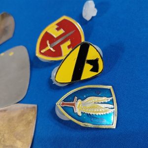 dui-beer-can-set-group-vietnam-vn-1st-cavalry-aviation-macv-plastic-clutches