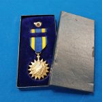 air-medal-vietnam-issue-1967-in-the-original-box-with-ribbon-lapel-pin-lordship