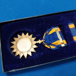 air-medal-vietnam-issue-1967-in-the-original-box-with-ribbon-lapel-pin-lordship