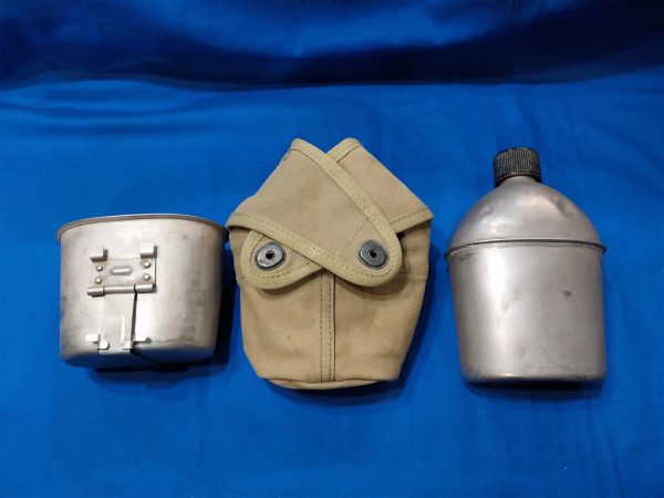 united-states-marines-world-war-two-canteen-with-long-flaps-crossed-1944-dated-cutters-tag-with-cup-and-cover-set