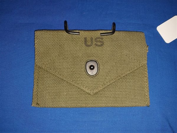 pouch-used-in-vietnam-for-the-lensatic-compass-early-pattern-dated-1962-unissued