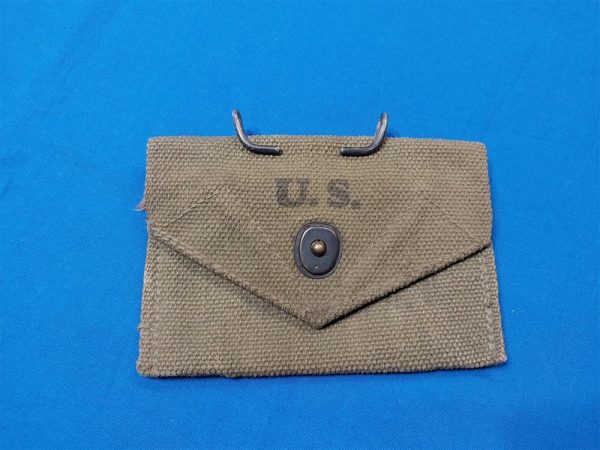 usmc-bandage-carrier-canvas-world-war-two-1944-dated-late-dark-color-first-aid-awning-independant