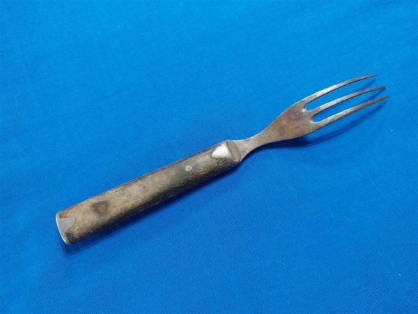 civil-war-period-fork-with-three-tines-wooden-handle-1880