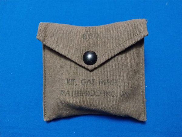 pouch-with-reapair-patches-tape-and-clips-for-field-repairs-of-gasmask