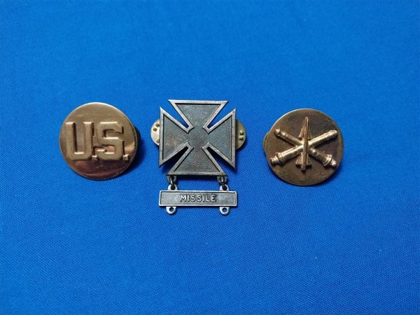 missile-collar-and-badge-set-vietnam-era-meyer-sterling-marked-clutch-back