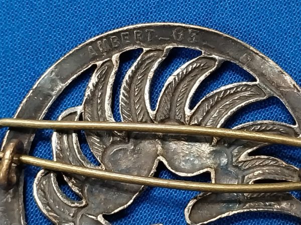 french-legion-badge-para-from-1950-to-vietnam-era-early-for-beret-with-pin-well-marked