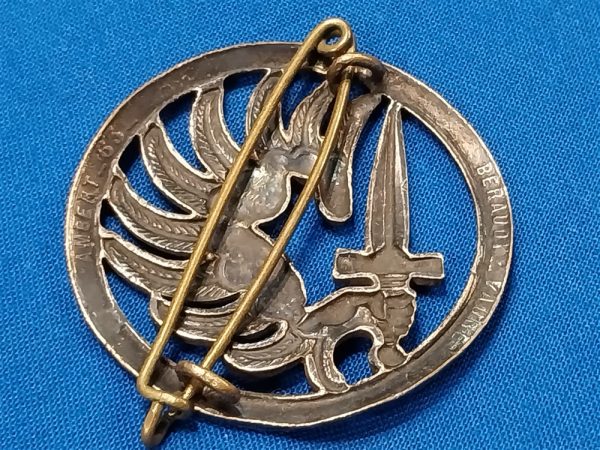 french-legion-badge-para-from-1950-to-vietnam-era-early-for-beret-with-pin-well-marked