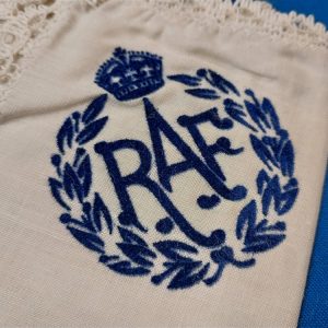 royal-air-force-large-handkerchief-embroidered-insignia-with-envelope-addressed-to-woman-in-united-states-1943-stamped-wwii