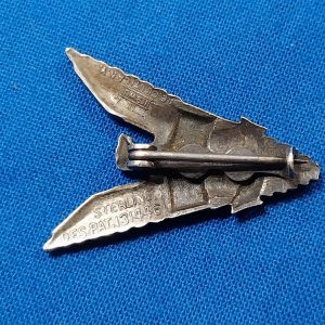 cap-pin-for-the-merchant-marines-with-v-shaped-wings-no-enamel-pattern-sterling-marked-world-war-two