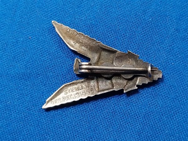 cap-pin-for-the-merchant-marines-with-v-shaped-wings-no-enamel-pattern-sterling-marked-world-war-two