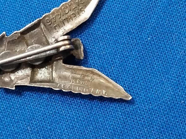 cap-pin-for-the-merchant-marines-with-v-shaped-wings-no-enamel-pattern-sterling-marked-world-war-two