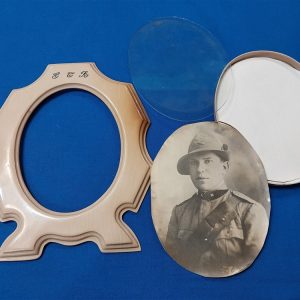 world-war-two-photo-and-frame-italian-alpine-soldier-2nd-bakelite-celuoid-made-large-excellent