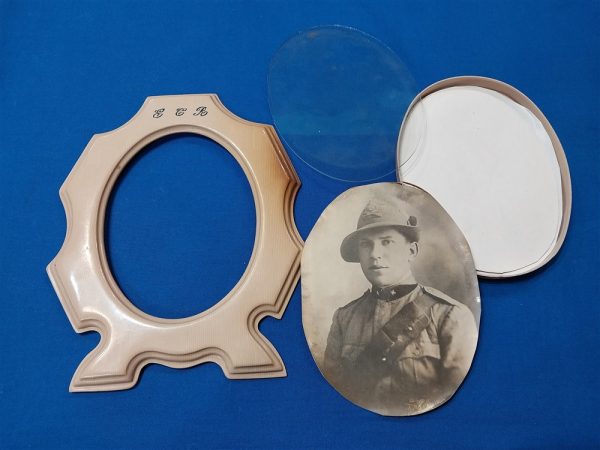 world-war-two-photo-and-frame-italian-alpine-soldier-2nd-bakelite-celuoid-made-large-excellent