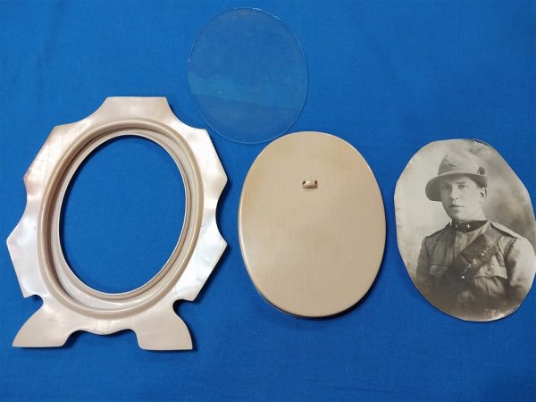 world-war-two-photo-and-frame-italian-alpine-soldier-2nd-bakelite-celuoid-made-large-excellent