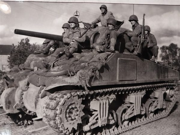 autographs-by-fury-tank-drivers-world-war-two-on-glossy-photo-germany-1944