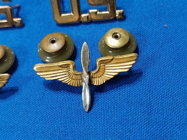 world-war-two-officers-air-corps-full-set-of-4-insignia-winged-props-amcraft