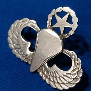 korean-war-era-master-jump-wings-sterling-set-with-correct-clutches-worn-flat