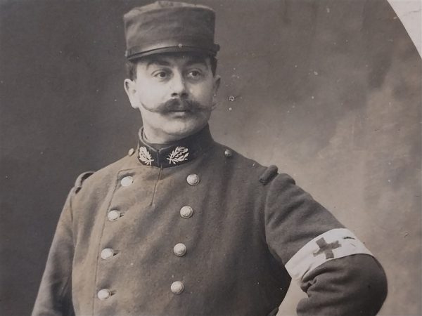 photo-of-french-medical-officer-in-uniform-with-correct-collar-insignia-1915-to-1916-rppc-real-picture-post-card