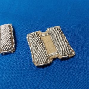 world-war-two-wac-womans-0army-corps-captain-insignia-set-bullion-on-white-tan-wool